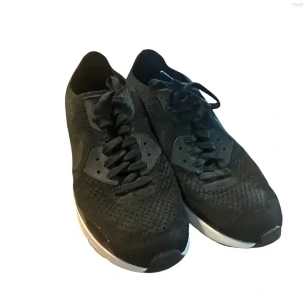 Nike Air Max Sneakers Black Mesh Size 11.5 Mens Athletic Shoes Lace-Up Lightweig